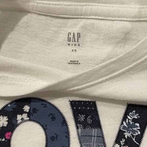 GAP Girls Graphic Long Sleeve T-Shirt Size: XS Color: Off White - Picture 2 of 2